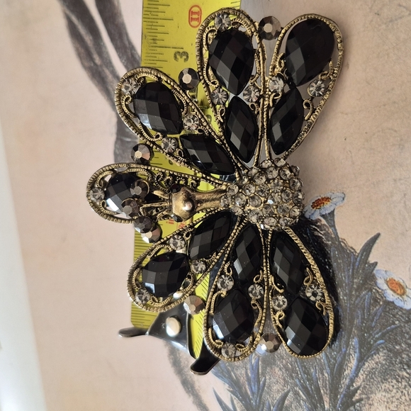 Elegant Black and Gold Peacock Brooch - Picture 7 of 8